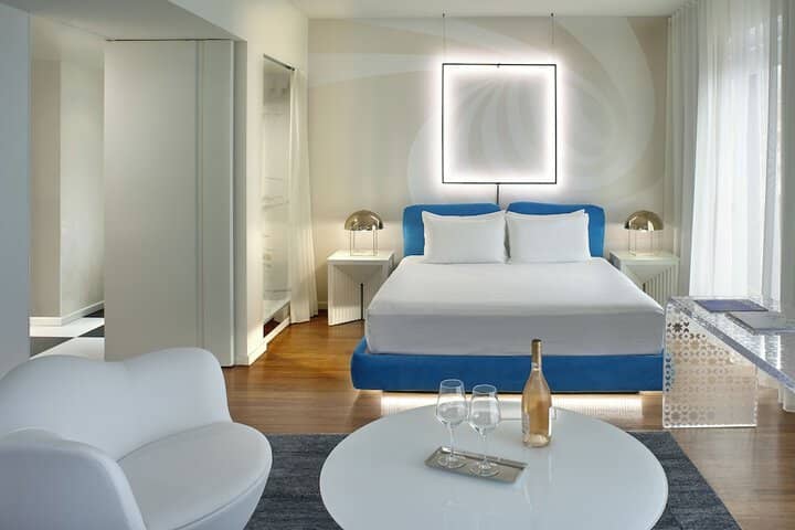 Room 8 of 80