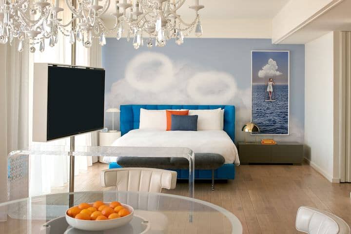 Room 6 of 80